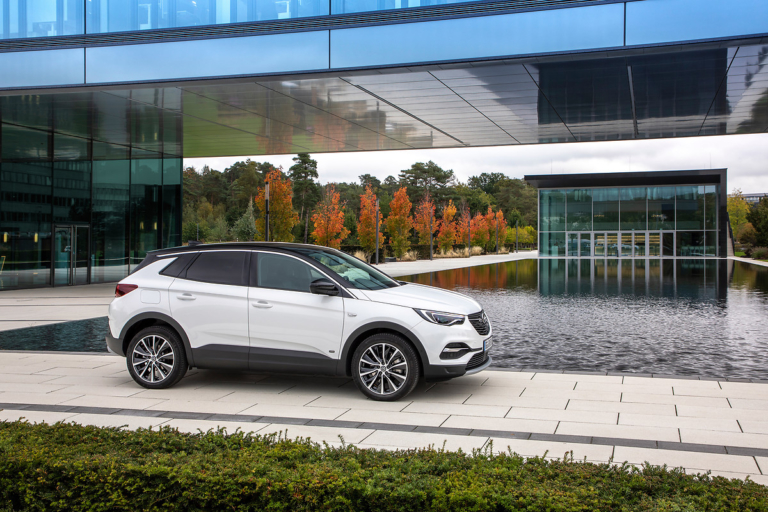 Opel Grandland X Hybrid 4 – Der kompakte Alleskönner